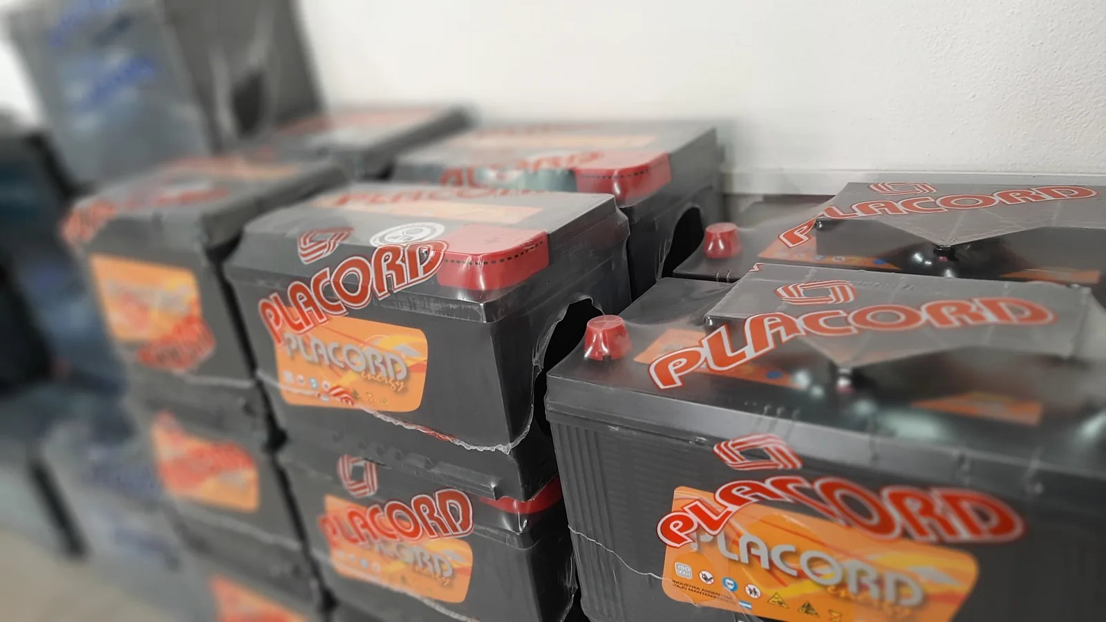 Detalle baterías Placord stock apiladas